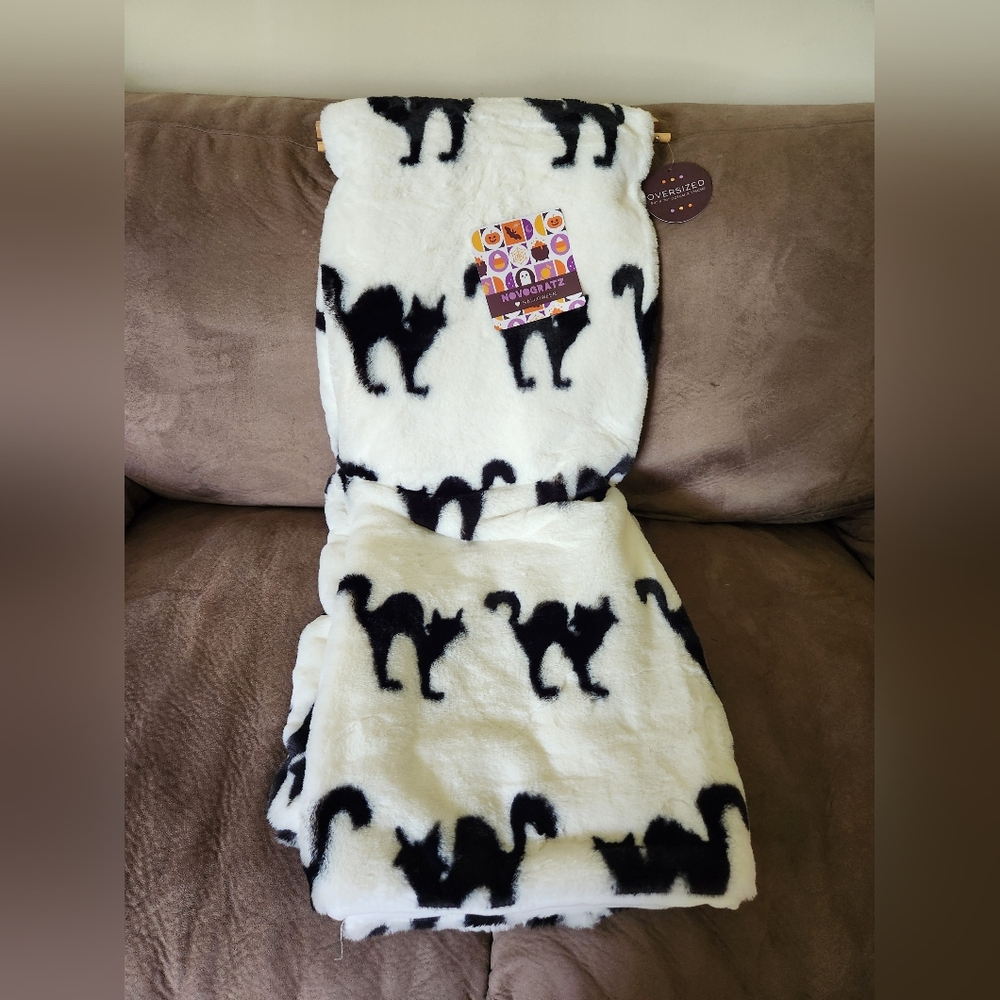 Novogratz Faux Fur Halloween Black Cat Blanket NWT 50"x70"